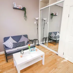 Apartment Flat Near Liverpool St & Shoreditch London.